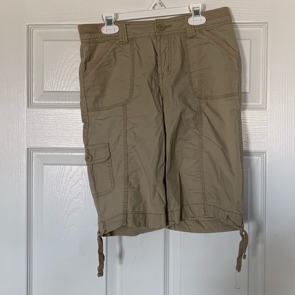 Size 4 st johns bay khaki cargo shorts